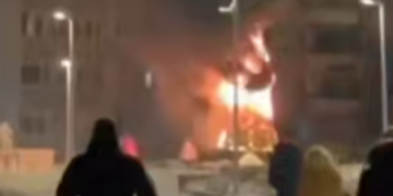 В одному з міст Уралу через феєрверк згоріла міська новорічна ялинка