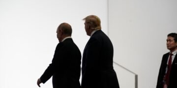 Эксперты: Путин ведет игру, чтобы заручиться поддержкой президента Трампа