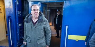 Министр обороны Германии прибыл в Украину, чтобы подтвердить поддержку Киева