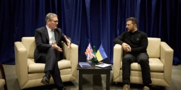 Зеленский анонсував візит Стармера в Україну: говоритимуть про британських миротворців