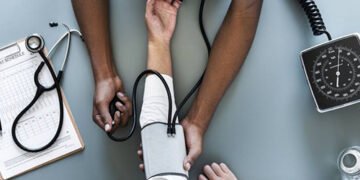 Вчені з’ясували, в якому віці підвищення кров’яного тиску становить найбільшу небезпеку