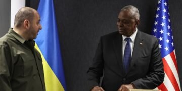 Остин проводит встречи на американской авиабазе Рамштайн в Германии