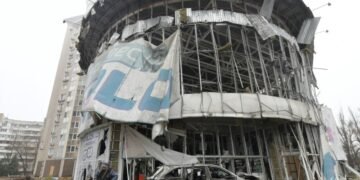 Россия обвинила Украину в ракетном ударе по супермаркету в Донецке