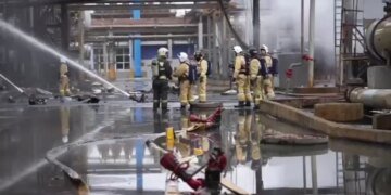 У Росії Астраханський газопереробний завод зупинив роботу через удар дронів. ВІДЕО