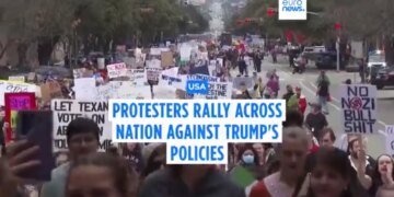 «Никто не голосовал за Маска!» – в США волна протестов во всех 50 штатах. ВИДЕО