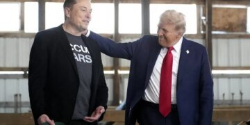 Журнал TIME “посадил в кресло” президента США мужчину, который любит Трампа. ФОТО