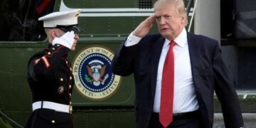 Трамп начал «чистки»: поручил поувольнять «левых»