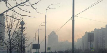 Киев оказался в плену “грязного” облака: в Сети публикуют ФОТО