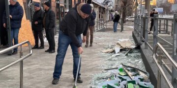 Атака на Николаев: в городе тушили пожар, сейчас убирают последствия. ФОТО