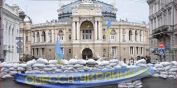 Взрывы в Одессе: чать города без света. ВИДЕО