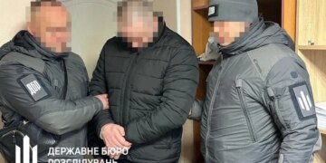 ДБР схопило командира-хабарника, який обклав військових поборами