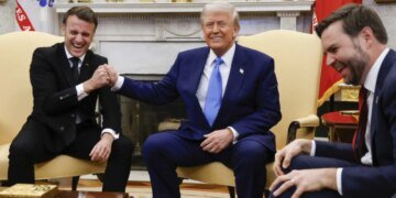 Макрон рассказал Зеленскому и Стармеру о визите в США: