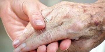 Учені встановили максимальний вік, до якого може дожити людина