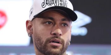 Приземлився у центрі поля: на перше тренування в “Сантосі” Неймар прилетів на гелікоптері. ВІДЕО