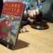 Книгу про Гаррі Поттера, яку хотіли викинути на смітник, продали на аукціоні за 26 000 доларів