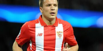 Колишній тренер “Дніпра” пояснив, чому Коноплянка провалився в Європі