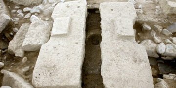 У Кореї в стародавньому палаці знайшли 1300-річний королівський унітаз
