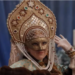 У трейлері нового сезону “Бріджертонів” акторку одягли в кокошник