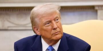 Трамп в четверг обсуждает со Стармером  прекращение войны между Россией и Украиной