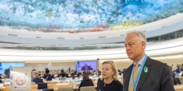 Десятки участников сессии Совета ООН по правам человека вышли из зала во время выступления посла РФ