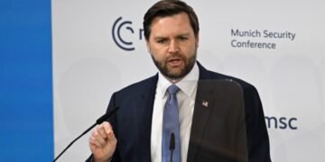 Вэнс призвал Европу укрепить оборону и обещал, что США заставят Москву прекратить войну с Украиной