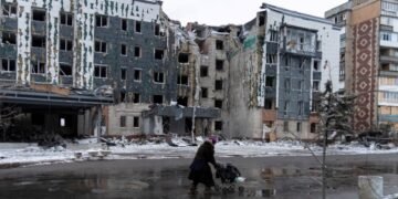 Эвакуация из Покровска: почему люди остаются жить в разрушенном городе? 