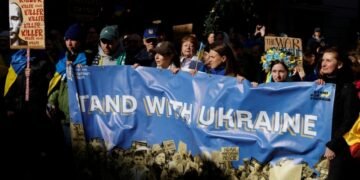 В европейских странах прошли демонстрации по случаю третьей годовщины войны в Украине