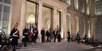 Участники экстренного саммита в Париже разошлись во мнении о миротворцах в Украине