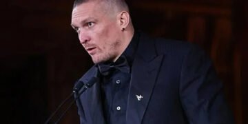 Усик планує здобути ступінь доктора філософії: захищатиме дисертацію за спеціальністю “Право”