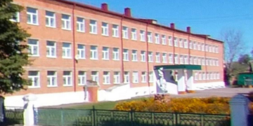 Росія завдала удару по школі-інтернату в Суджі, під завалами люди