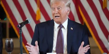 Трамп знову розповів, як “рятує” українських військових з оточення