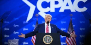 “Трамп съел обед Зеленского”, – пресс-секретарь Белого дома заявила, что это произошло “в прямом и переносном смысле”