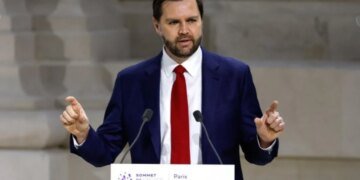 “Вэнсу нужно свернуть шею”, – трампист одним предложением разозлил европейских военных, которые воевали вместе с американцами