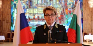 “Убийца!” – российского посла в Болгарии опозорили на выставке в Софии. ВИДЕО