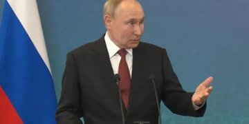 Путин готов согласиться на прекращение огня, но требует четких ответов, – Bloomberg