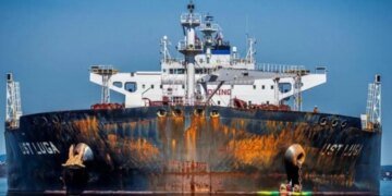 Как США выводят Россию из-под санкций:  теневой флот уже почти в безопасности