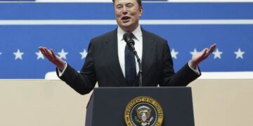 Маск набросился на американского сенатора из-за Украины: сенатор дал Маску совет