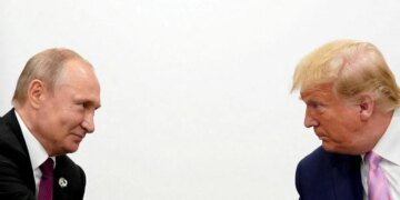 Путин и Трамп готовятся к разговору: в Кремле подтвердили звонок, но молчат о деталях