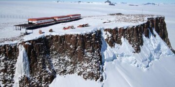Изнасилование и угрозы смертью: на базе в Антарктиде маньяк кошмарит членов научной экспедиции, – The Times
