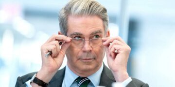 Трамп распорядился пересмотреть санкционный режим в отношении России