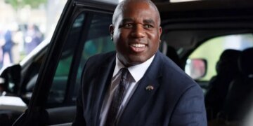 Путину нельзя давать право вето на западных миротворцев – глава МИД Британии