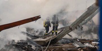 Атака на Сумщину: бомбы летели на дома, людей добивали обломками