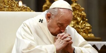 Папа Франциск потерял голос после пневмонии – учится говорить снова