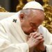 Папа Франциск потерял голос после пневмонии – учится говорить снова