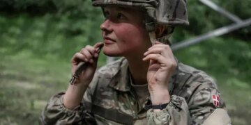 В ЕС готовят законы для  призыва женщин на военную службу — Bloomberg