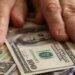 Доллар и евро продолжают дешеветь: обновленные курсы валют в Украине