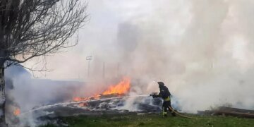 Центральная часть Херсона подверглась обстрелам: город в огне, есть погибшие