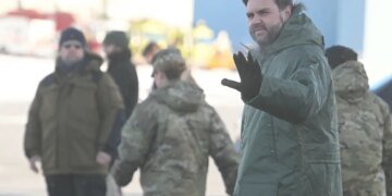 «Народ Гренландии заключит соглашение в стиле Дональда Трампа», – Вэнс прилетел на остров и начал угрожать