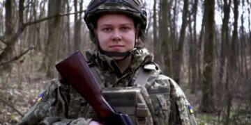 Первая девушка присоединилась к ВСУ по программе “Контракт 18-24”