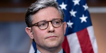 Спікер Джонсон заявив, що пауза у військовій допомозі Україні – “тимчасова”